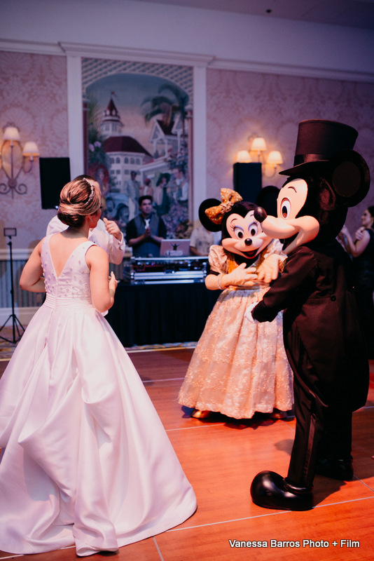 Deixe-se encantar pelos vestidos de noiva Disney Fairy Tale Weddings!